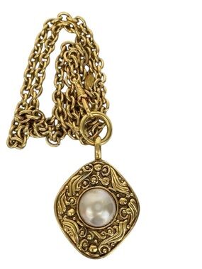 CHANEL Vintage Gold Tone Baroque Faux Pearl Medallion Necklace Made in France